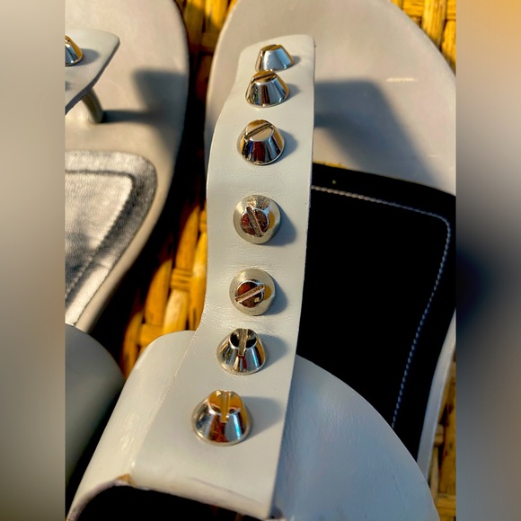 Balenciaga Gray T-Strap Studded Agneau Leather Flat Sandals Sz 38 - Picture 2 of 7